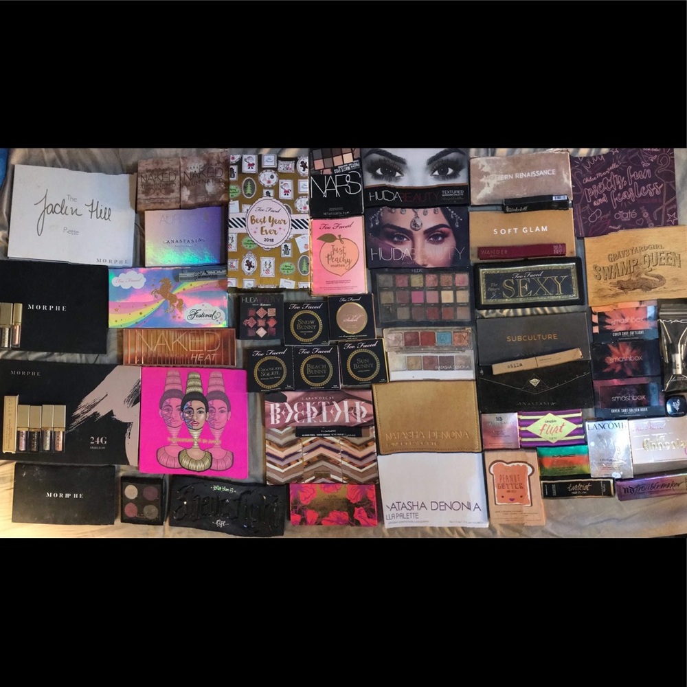 Huge makeup collection read description